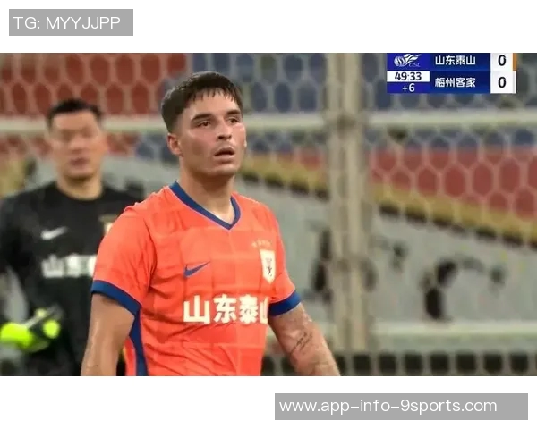 泰山中卫洛佩斯全场表现低迷对抗与争顶数据惨淡引发关注