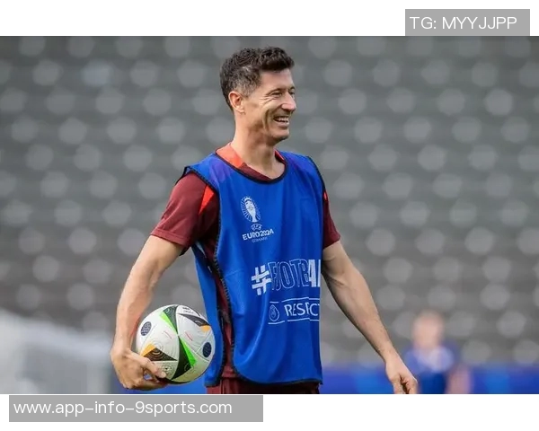 莱万恢复训练状态费兰积极合练克里斯滕森缺席今日训练情况分析