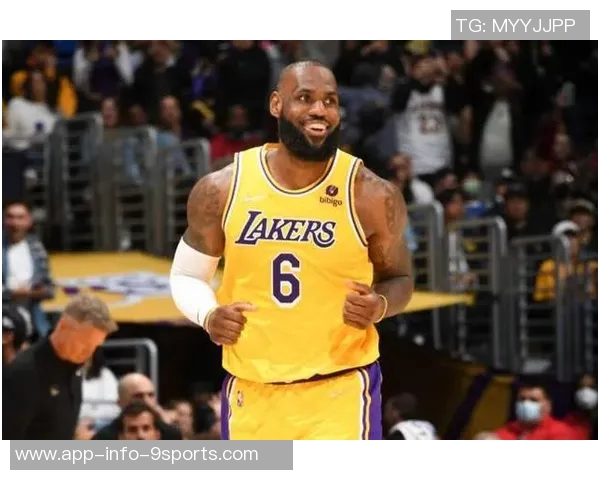 詹姆斯开局火热展现侵略性为拉拉维亚球队奠定胜利基调 詹姆斯开局火热展现侵略性为拉拉维亚球队奠定胜利基调